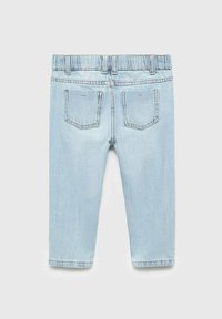 Jeans din denim albastru deschis cu un brâu elastic, având două buzunare la spate și un croi drept. Textură netedă și finisaj curat.