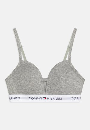 Siv bralet iz tkanine z svetlozelenimi nastavljivimi trakovi in belim elastičnim pasom, ki vsebuje logotip "TOMMY HILFIGER" v črni barvi z rdečimi akcenti.