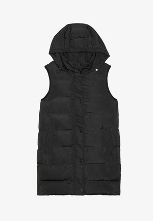 Svart ermeløs puffervest med hette, som har trykknappeåpning, sidelommer og horisontal quilted tekstur.