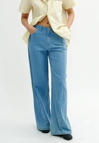 Résumé Traperice ravnih nogavica - medium denim