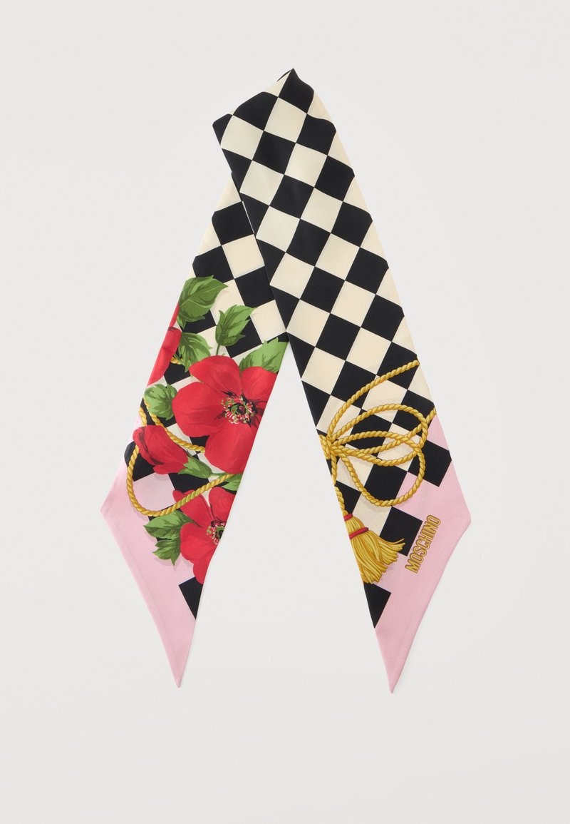 Foulard en soie avec motif damier noir et blanc, fleurs rouges, feuilles vertes, motif corde dorée et bords roses avec logo Moschino.