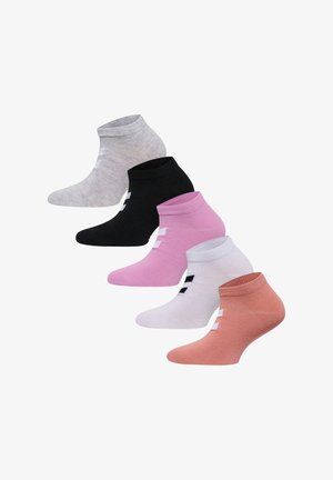Vijf paar enkelsokken in grijs, zwart, roze, wit en perzik; van een katoenmix; minimalistisch ontwerp met contrasterende accenten.