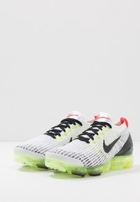 Nike Performance Hardloopschoenen voor op de weg - white