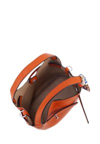 Oranje leren handtas met een gladde textuur, bovenhandvatten en contrasterende zwarte piping. Interieur is gevoerd en bevat vakken.