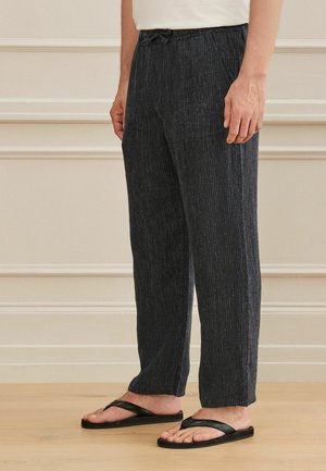 Next, RELAXED FIT - SIGNATURE HERITAGE LINEN TROUSERS . - Pantaloni - navy striped