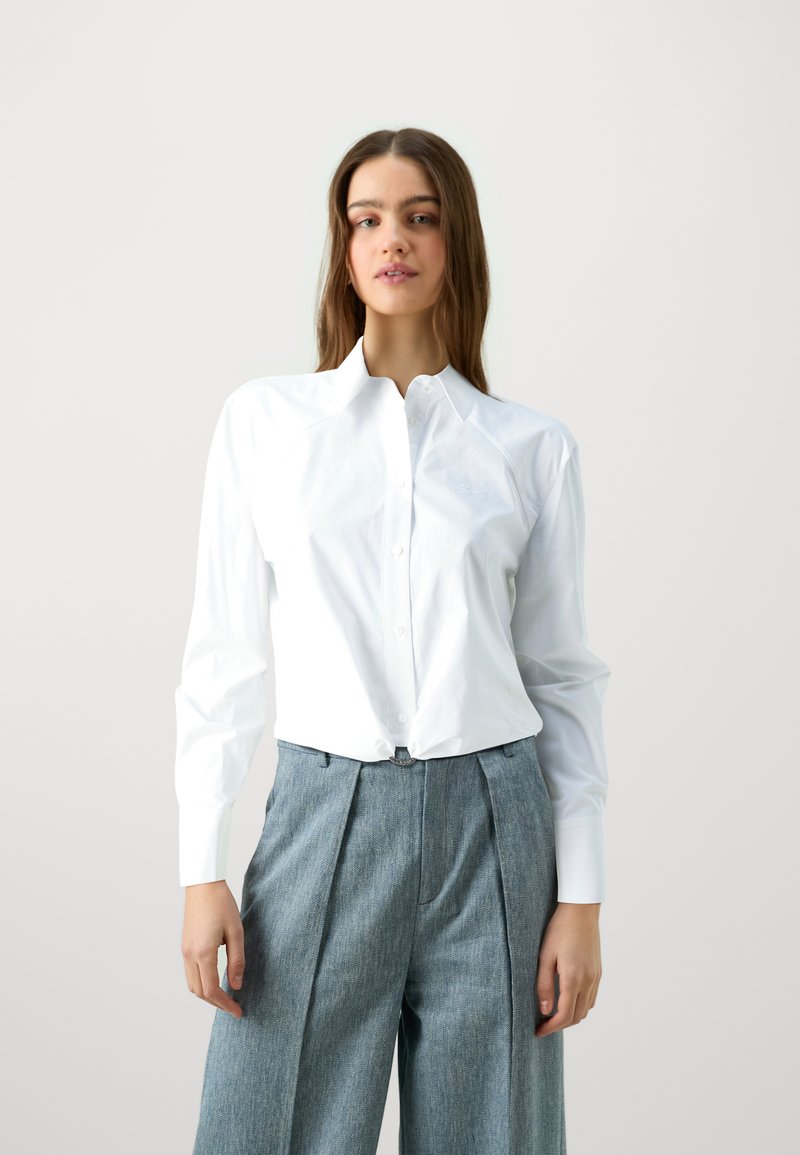 KARL LAGERFELD CROPPED D RING SHIRT - Πουκαμίσα με κουμπιά - white