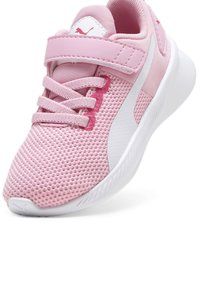Puma FLYER RUNNER V INF - Scarpe da camminata - pink lilac- white- pink