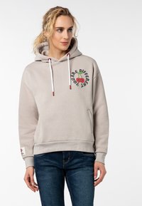 Lichtgrijze hoodie van zachte stof, met een voorzak, trekkoorden en een kleurrijke kers grafiek met de tekst "JIJ BENT ANDERS".