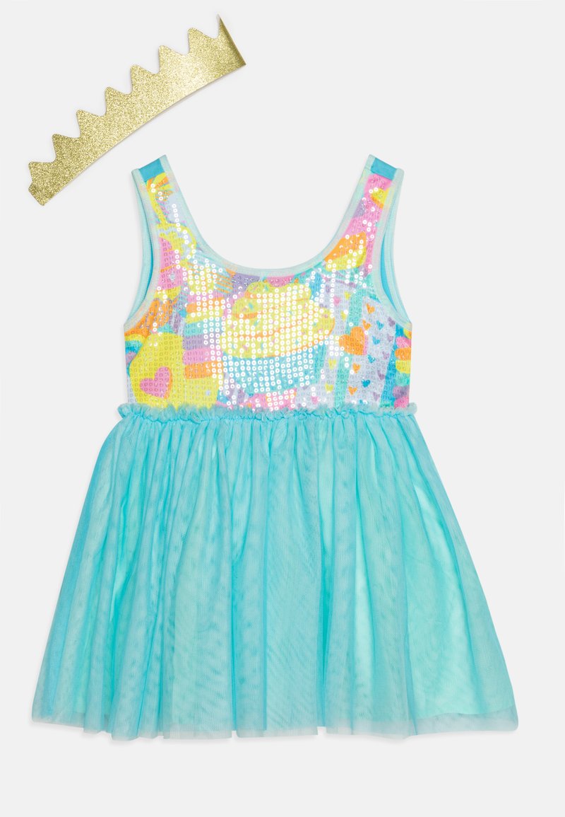 Robe aquamarine avec un haut pailleté présentant des motifs colorés et une jupe en tulle. Accompagnée d'une couronne en paillettes dorées.
