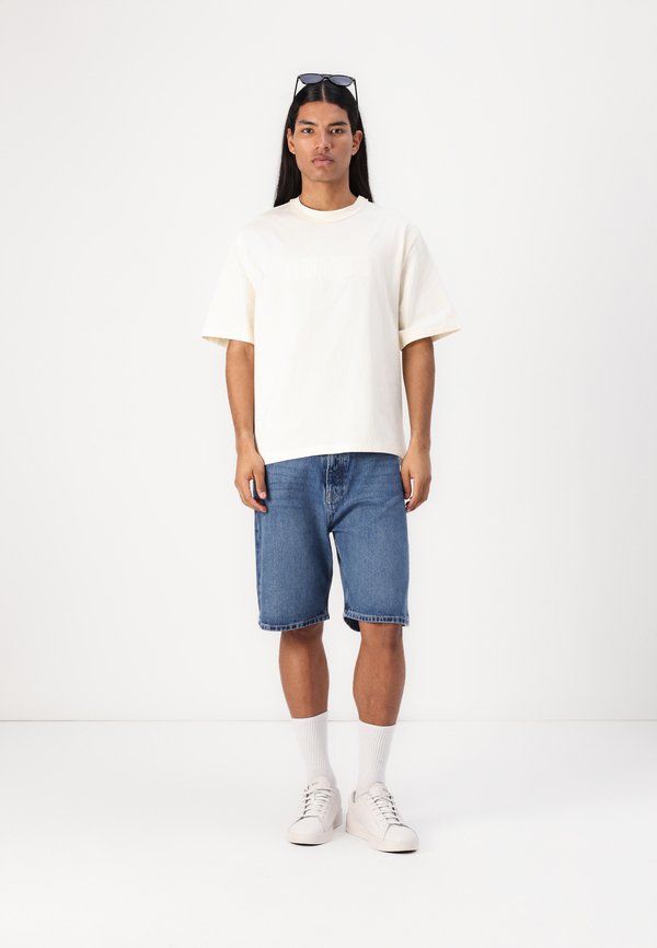 APPLIQUE BOXY TEE - Basic T-shirt - sandy shore2