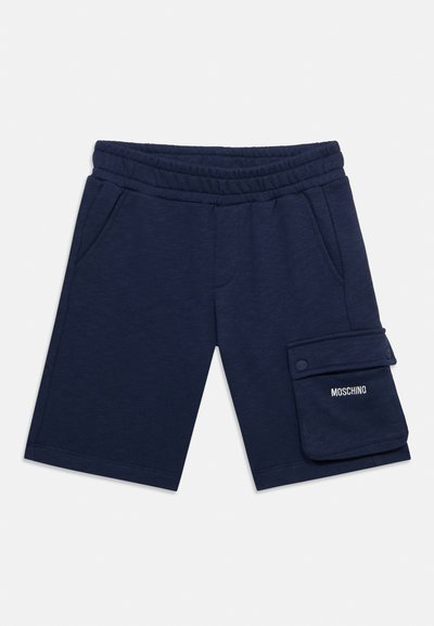 Καθημερινά σορτς σε ναυτικό μπλε με ελαστική μέση, πλαϊνές τσέπες και τσέπη με καπάκι και κουμπί στο δεξί πόδι με το λογότυπο «Moschino».