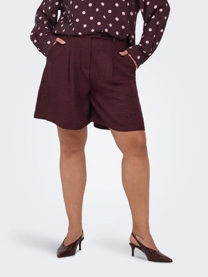 ONLY Carmakoma BERMUDA SHORTS CARBAY NORMAL GESCHNITTEN BERMUDA SHORTS - Rövidnadrágok - winetasting