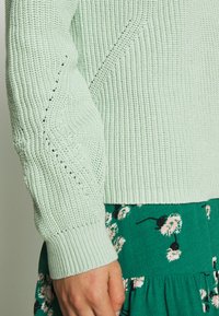 VILA Stickad tröja - light green