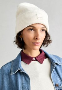 HAT - Adīta cepure - white blush