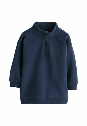 Granatowy sweter z długim rękawem, wysokim kołnierzem i krótkim zamkiem z przodu, ściągacze na mankietach i dole.