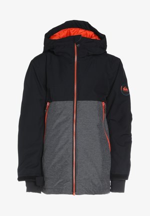 Chaqueta para niños con un esquema de colores negro y gris, que presenta un interior naranja, cierre de cremallera y dos bolsillos laterales con detalles en naranja.