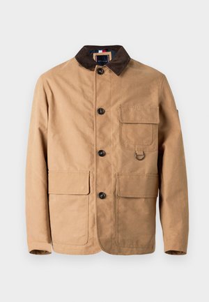 Beige Jacke aus Baumwolle, mit einem cordkragen, fünf Knöpfen, zwei vorderen Taschen und einem Metallringakzent. Glatte Textur.