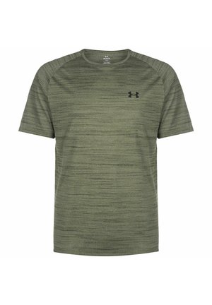T-shirt de sport à manches courtes et col rond en vert olive avec un motif chiné horizontal subtil et un petit logo noir Under Armour sur la poitrine.