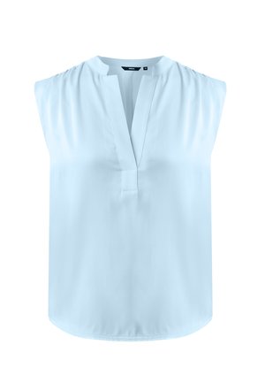 Lyseblå, kortærmet bluse med V-hals, blød tekstur og rynkede skuldre. Lige kant uden synlige mønstre eller detaljer.