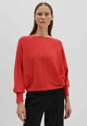 Roter übergroßer Pullover mit einem Bootsausschnitt, langen Ärmeln und gerippten Bündchen; aus weichem Strickstoff mit glatter Textur gefertigt.