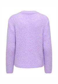 Pull en tricot lilas avec une finition texturée, col rond et manches longues. Présente un ourlet et des poignets côtelés, mettant en valeur son design confortable.