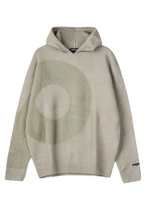 Gai pelēks kapuce izgatavota no teksturēta auduma, ar lielu zaļu apli dizainā. Iekļauj ribotas piedurknes un logotipu tuvu apakšmalai.