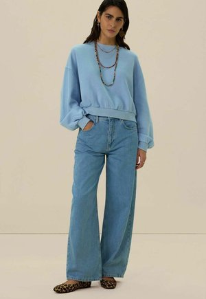 HIGH  CURVED - Relaxed fit jeans - blau