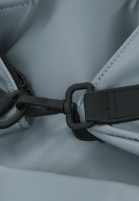 Jost TOLJA  - Rucksack - hellgrau