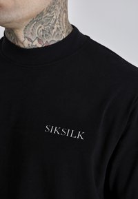 SIKSILK GRAPHIC - Nyomott mintás póló - black
