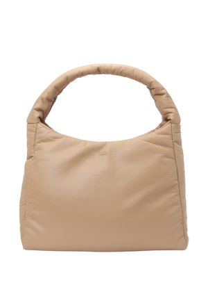 Miękka, beżowa skórzana torebka z miękko wyściełanym uchwytem i prostokątnym, usztywnionym kształtem, prezentowana na białym tle.