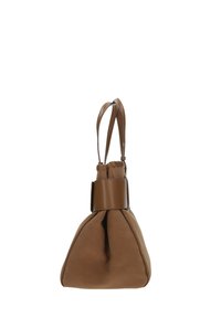 Borsa in pelle marrone con parte superiore arricciata, tracolla regolabile e fondo strutturato. Presenta una texture liscia e un design minimalista.