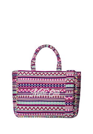 Sac cabas rayé coloré avec motifs géométriques, perles le long des bords, anses doubles et "Marc Ellis" brodé en blanc sur le devant.