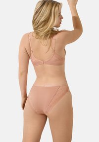 Lisca Slip - beige