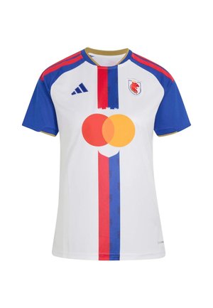 Camiseta de fútbol blanca con rayas verticales azules y rojas, mangas azules con detalles rojos, logo de Adidas y escudo del equipo con un león rojo.