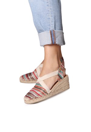 Wedge sandals with a woven upper in multicolored stripes and shiny accents. Light beige elastic straps and jute-wrapped wedge sole.