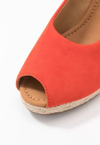 Gabor Comfort Sandály na platformě - orange