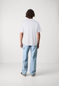 Edwin HANADOROBO UNISEX - Trükipildiga T-särk - white