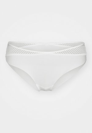 Weiße Bikini-Slips aus glattem Material, mit einem Kreuzschraffurdesign an der Taille und einem schlichten Schnitt mit minimalistischen Nähten.