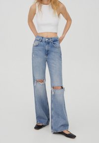 PULL&BEAR Vaqueros a campana - blue