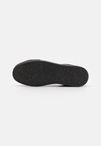 Pier One LEATHER - Sportcipő - black