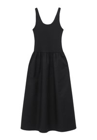 Must musta ilma varrukateta midi-kleit, millel on keha lähedane tank-top stiilis ülakeha ja lehviva volditud seelikuga, lihtne ja elegantne disain.