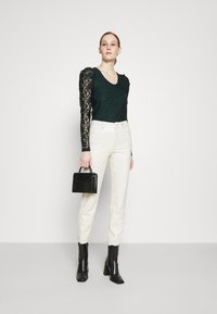 ONLY ONLPOULA - Blusa - scarab