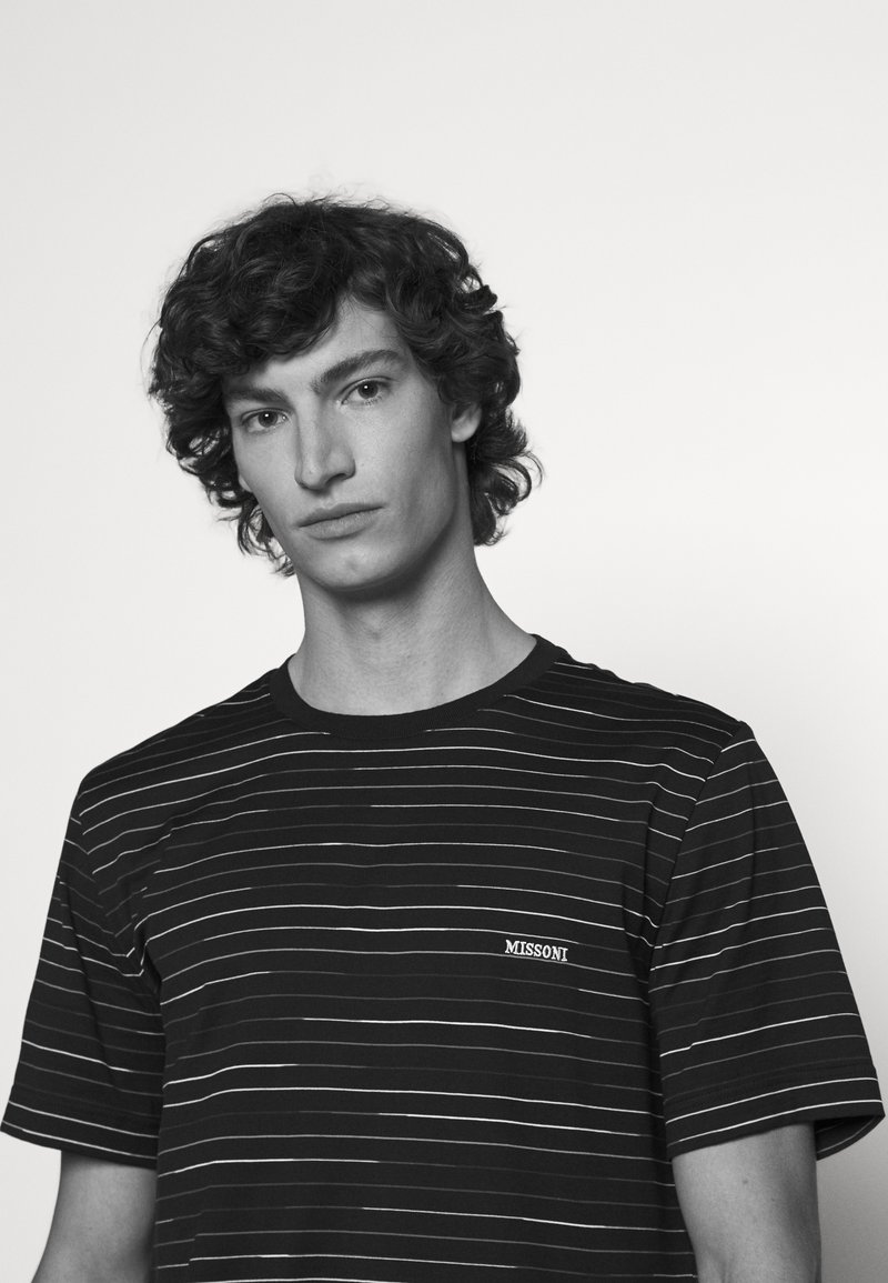 Herren Bekleidung | Missoni SHORT SLEEVE T-Shirt print blumarine/dunkelblau - RF66194 Herren Bekleidung | Missoni SHORT SLEEVE T-Shirt print blumarine/dunkelblau - RF66194
