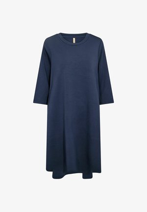 Tumesinine, põlvikud ulatuv kleit, mis on valmistatud pehmest ja kergest kangast. Omab ümmargust kaelust ja kolmanda osa varrukaid, millel on vabam lõige.