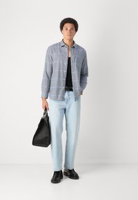 Tommy Hilfiger BRUSHED GINGHAM OVERCHECK SHIRT - Majica - carbon navy/multi