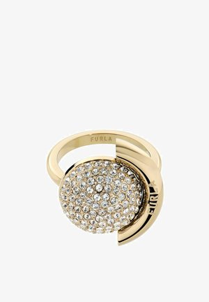 Guld Furla-ring med en rund klynge af klare krystaller og et delvist guldarmbånd indgraveret med "Furla".