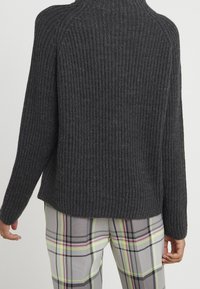 DRYKORN Sweter