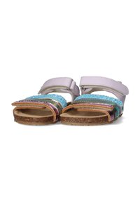 Tofarvede sandaler i pink, turkis og metalliske accenter. Har en tekstureret sål og justerbare velcro-lukninger.