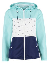 Lekka kurtka w kolorowych blokach z miętowo zielonym górnym fragmentem, białym środkowym z wzorem kotwic oraz granatową dolną częścią; zapinana na zamek od przodu.