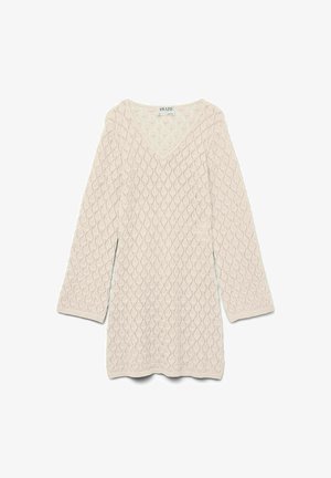 Kreem V-kaelusega kudum, millel on pikad varrukad ja teemantmustriga tekstuur, ribiga mansetid ja ihe.